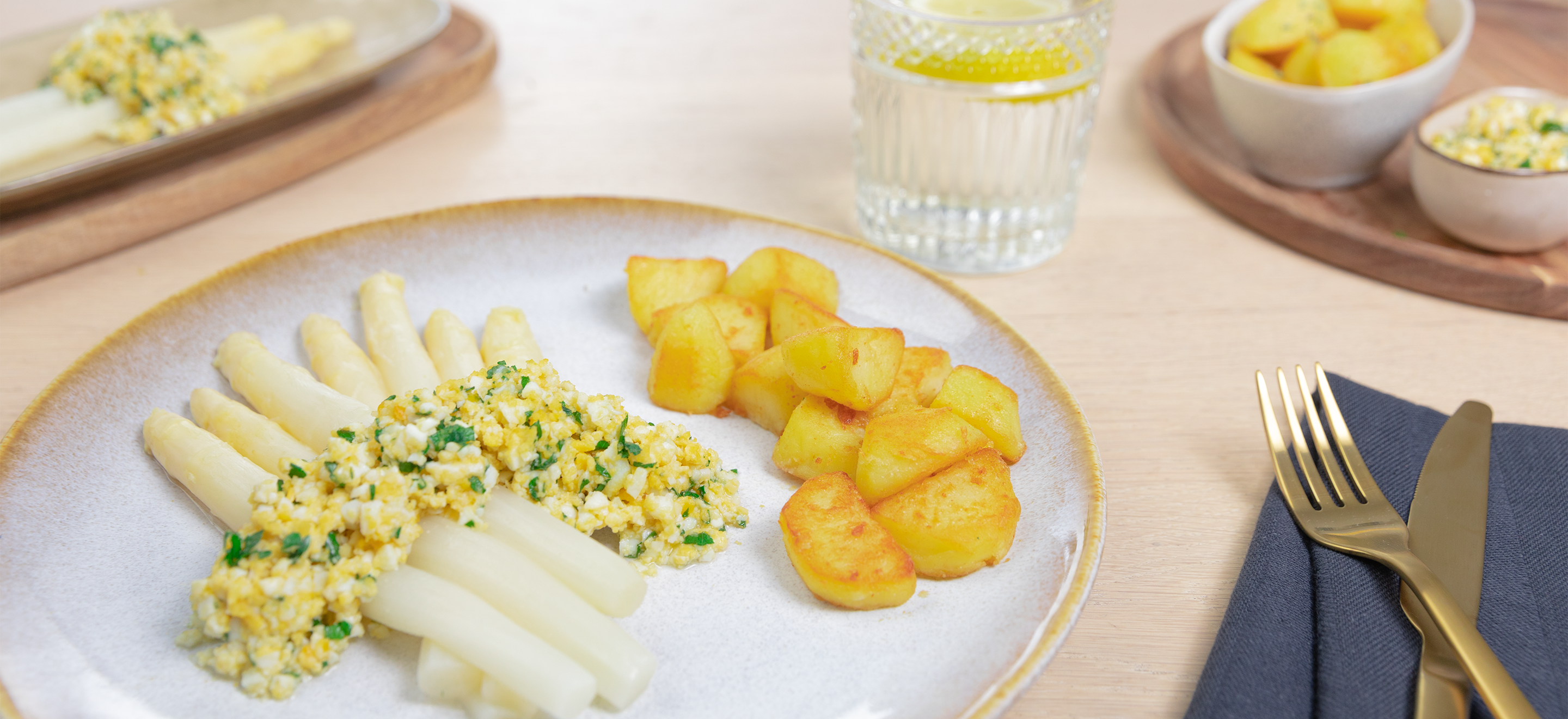 Vlaamse asperges met gestoomde aardappelen